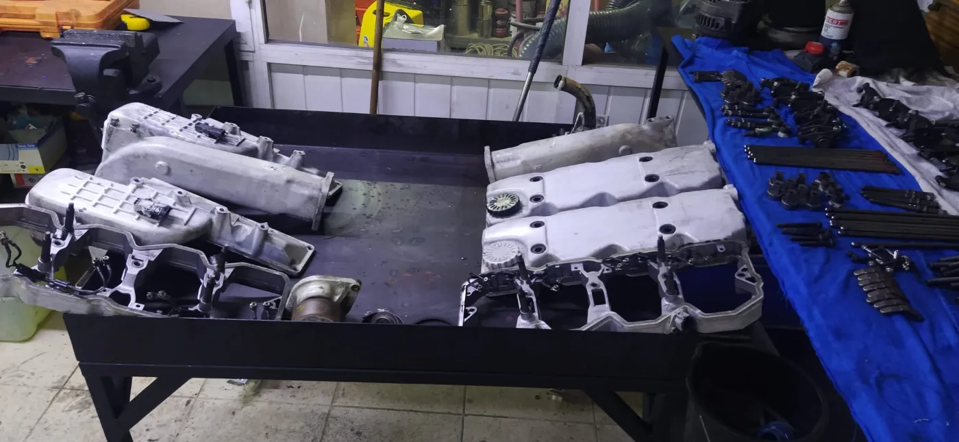 Silindir kapağı, manifold ve üst takım parçalarının revizyonu